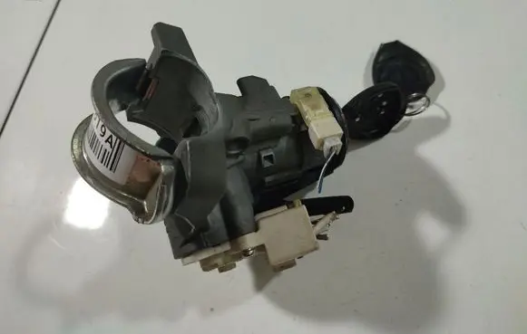 Toyota Avensis T270 Ignition lock 2965