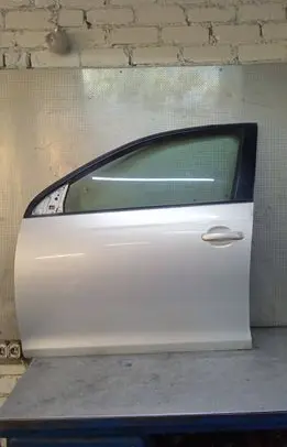 Volkswagen Jetta V Front door 