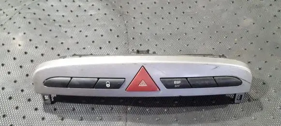 Peugeot 308 Hazard light switch 03069010
