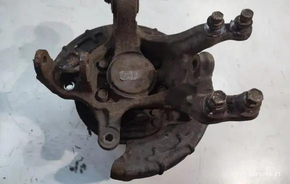 Rear wheel hub