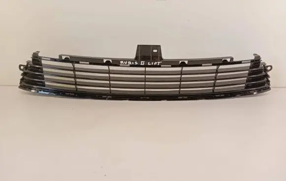 Toyota Auris E180 Front bumper lower grill 5311202580