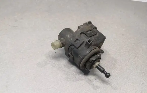 Headlight level adjustment motor