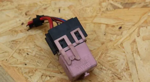BMW 5 E39 Other relay 8365326