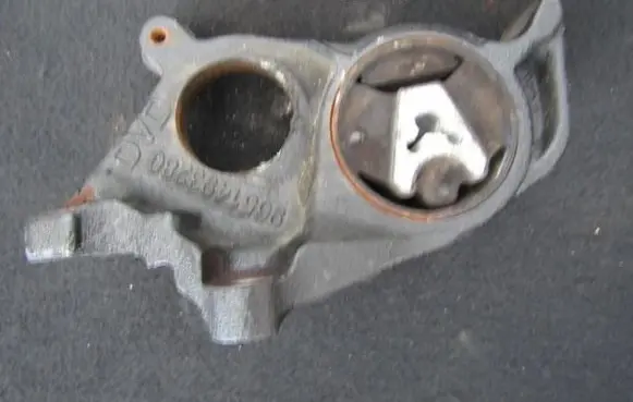 Citroen C4 I Engine mounting bracket 9651493280