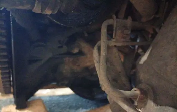 Toyota Avensis T250 Engine mounting bracket