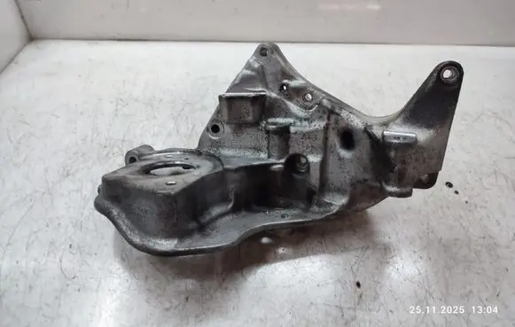 Volvo V40 Fuel pump bracket 