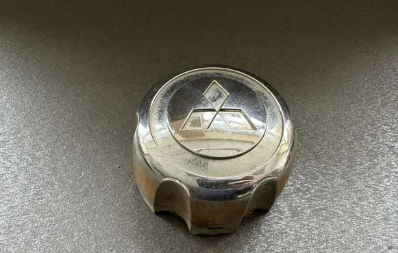 Mitsubishi Pajero Original wheel cap MB816581