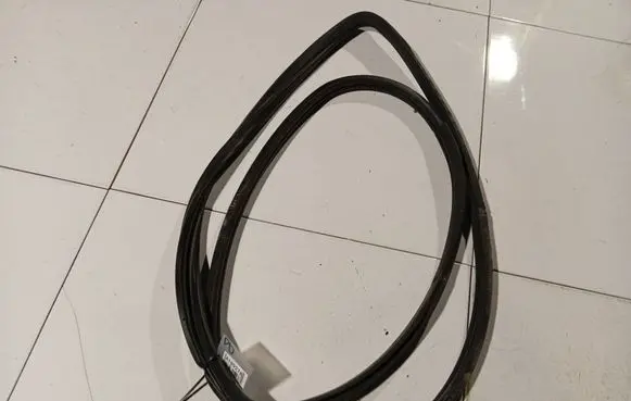 Honda FR-V Rubber seal front coupe door 