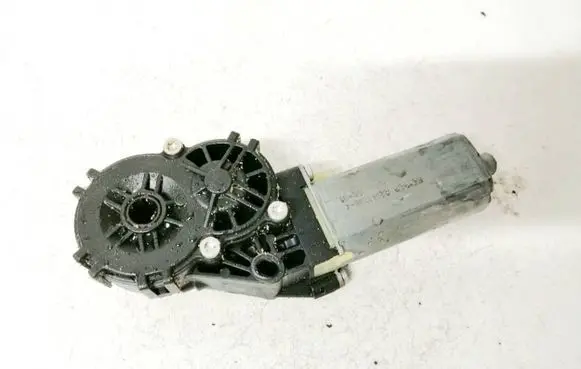 Volkswagen PASSAT B6 Seat adjustment motor 0390203224