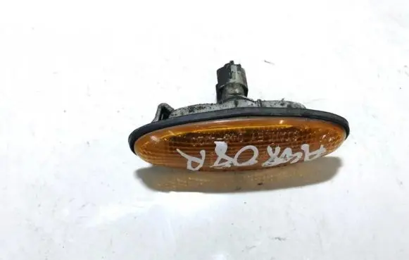 Mazda 626 Front fender indicator light
