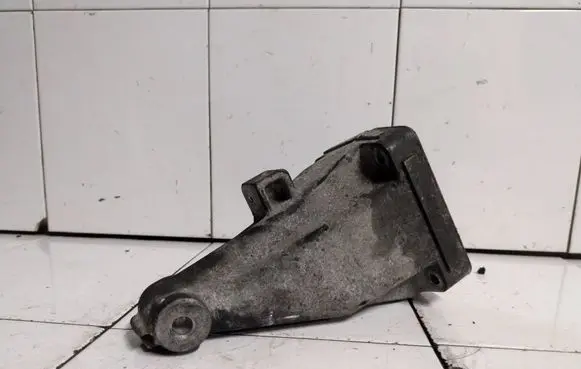 Mercedes-Benz Vito Viano W639 Engine mounting bracket A6462230804