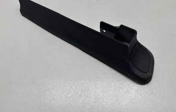 Chrysler Pacifica Front passenger seat rail trim 5RT20DX9AB 000597286