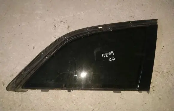 Audi Q7 4L Rear side window