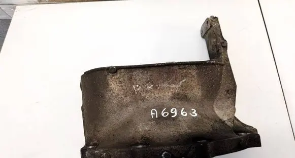 Mazda 323 Engine mounting bracket 