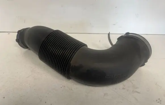 Audi Q7 4L Air intake hose/pipe 4L0129628D