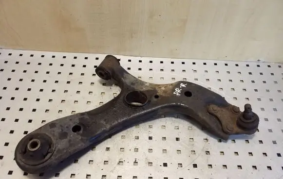 Toyota Auris E180 Front lower control arm/wishbone