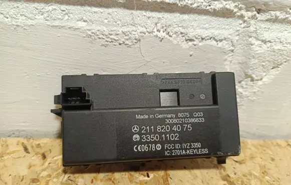 Mercedes-Benz CLS C219 Keyless (KESSY) go control unit/module 2118204075 30080210386833 33501102