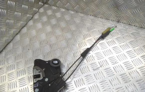 Toyota Prius (XW30) Front door lock