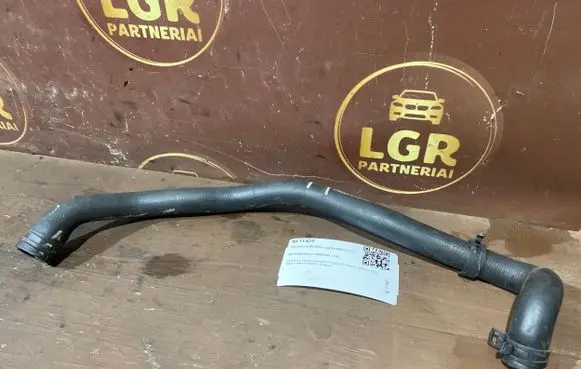Mercedes-Benz C W204 Engine coolant pipe/hose A2048308696