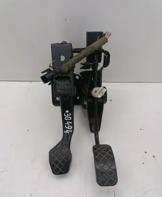 Volkswagen Golf IV Pedal assembly 