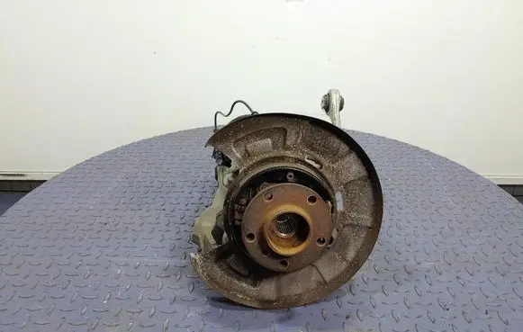 Front wheel hub spindle knuckle