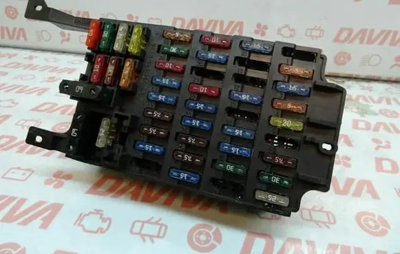 Mercedes-Benz C W202 Fuse box set 2085450140