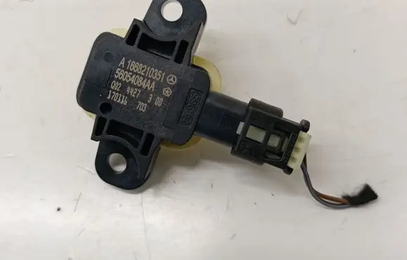 Mercedes-Benz CLA C117 X117 W117 Airbag deployment crash/impact sensor A1668210351