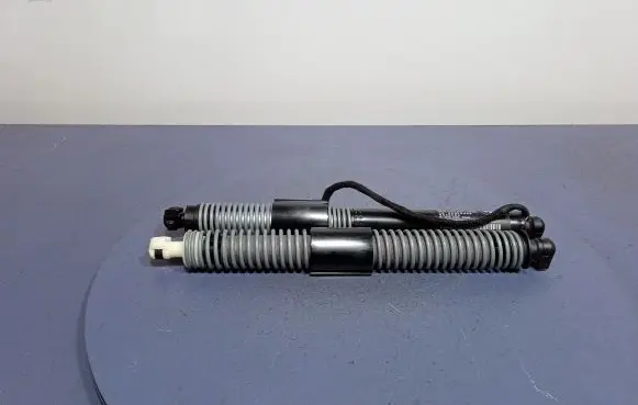 BMW 5 GT F07 Shock absorber/damper mounting bracket 7366404
