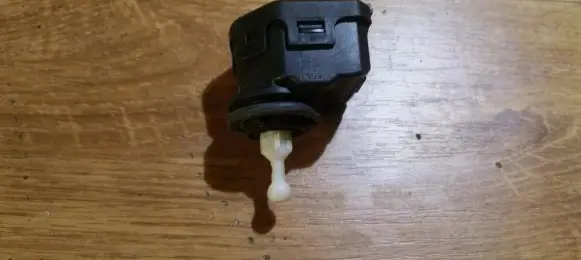 Headlight level adjustment motor