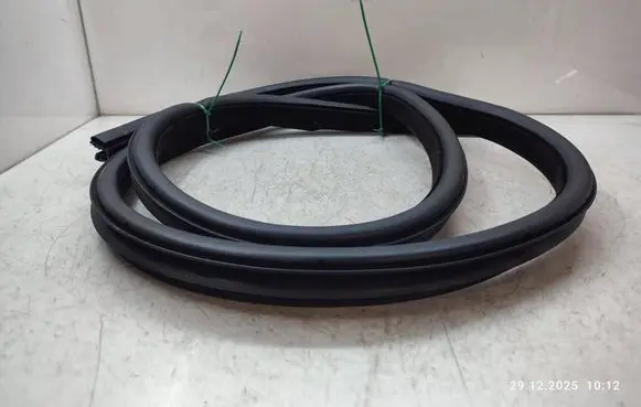 Jaguar XE Front door rubber seal 