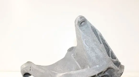 Engine mounting bracket