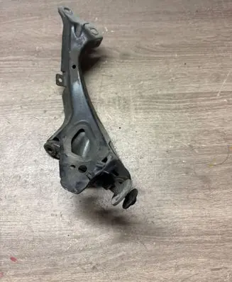 Audi A6 C7 Fender mounting bracket 4G0821135A