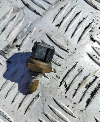 BMW 5 E60 E61 Coolant temperature sensor 1433076 BA651GF31