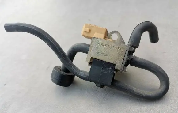 Mercedes-Benz C W203 Turbo solenoid valve 02T324 52793101
