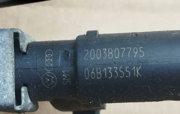 Audi A4 S4 B6 8E 8H Fuel injector supply line/pipe 2003B07795 06B133551K