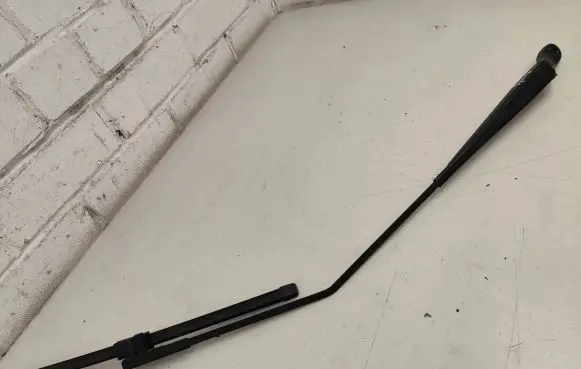 Peugeot 207 Front wiper blade arm A70A6CP