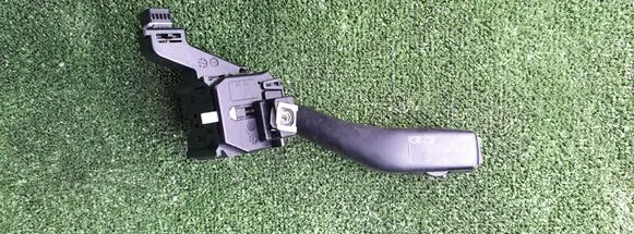 Volkswagen Golf V Indicator stalk 1K0953513A
