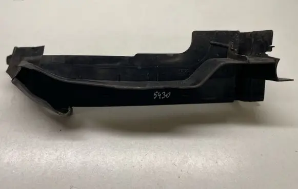 Audi Q7 4M Fender end trim 4M0821169C