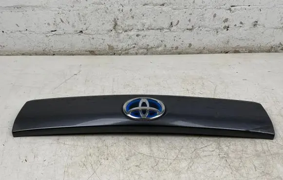 Toyota Prius+ (ZVW40) Trunk door license plate light bar 7680147090 47090 76811