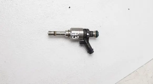 Audi A4 S4 B8 8K Fuel injector 06H906036J 0261500087