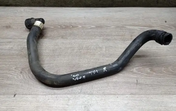 Volvo V70 Engine coolant pipe/hose