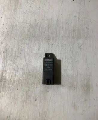 Volkswagen PASSAT B6 Glow plug pre-heat relay 038907281D