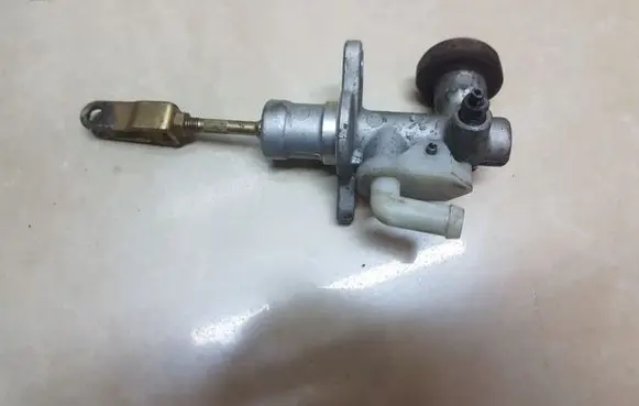 Nissan X-Trail T30 Clutch master cylinder