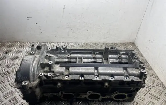 Mercedes-Benz R W251 Engine head A6420109720
