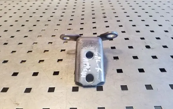 Toyota Verso Rear door lower hinge