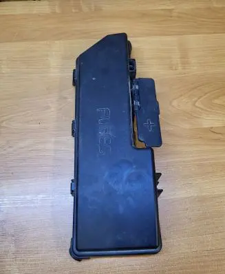 Volvo XC90 Fuse box cover 9494211