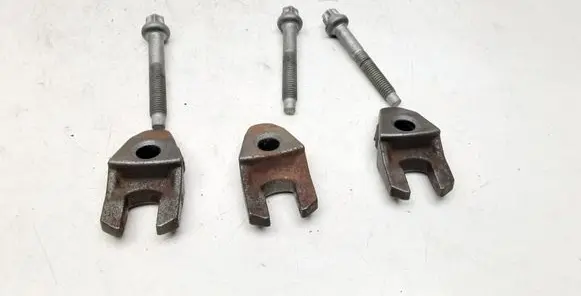 Volvo V40 Fuel Injector clamp holder 