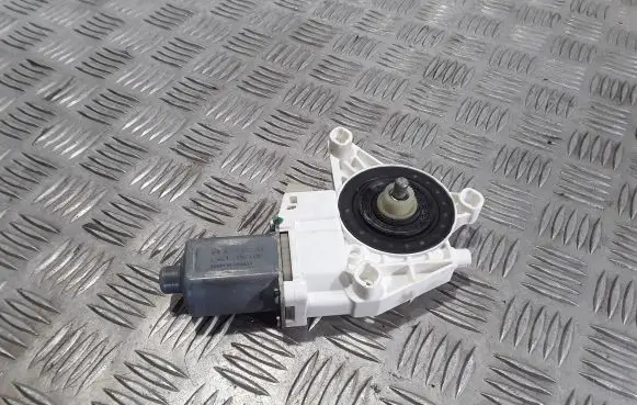Mercedes-Benz ML W164 Front door window regulator motor 0130822273 A2518200742