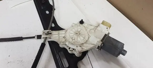 BMW 1 E81 E87 Front door window regulator with motor 7067795 7138465 6927027