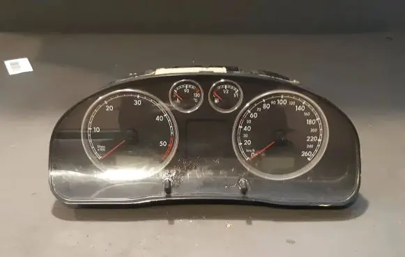 Volkswagen PASSAT B5.5 Speedometer (instrument cluster) 3B0920805A